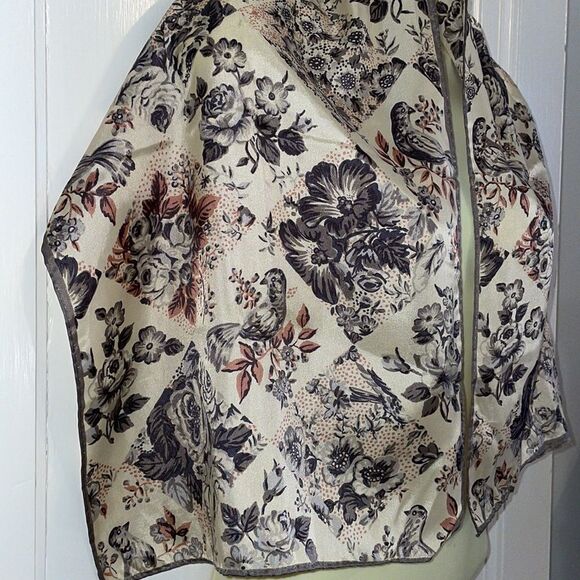 Vtg 60s/70s Glentex gray, pink & cream floral & birds nylon scarf - Picture 3 of 8